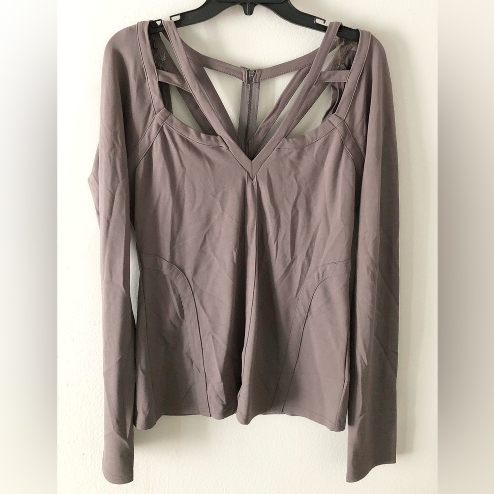 Buckle Dusty Mauve Long Sleeve V-Neck Strappy Back Top NWT